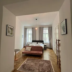Centrally-located Authentic Apartment Vienna